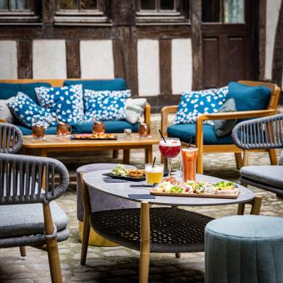Cour intérieur patrimoine historique dijon bar Le 19